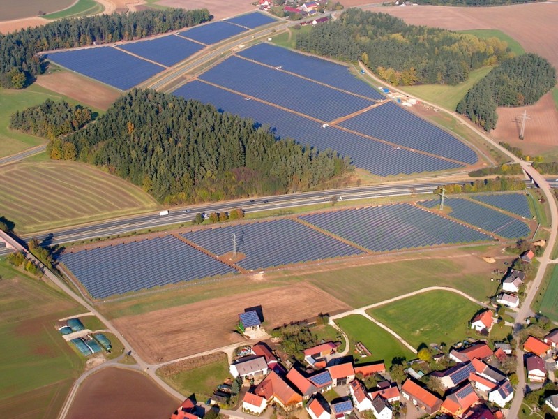 Der Jura Solarpark in Fesselsdorf und Buckendorf