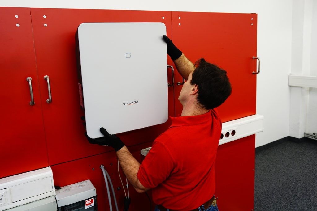 Der neue SungrowHybridwechselrichter im IBC SOLAR Test IBC SOLAR Blog